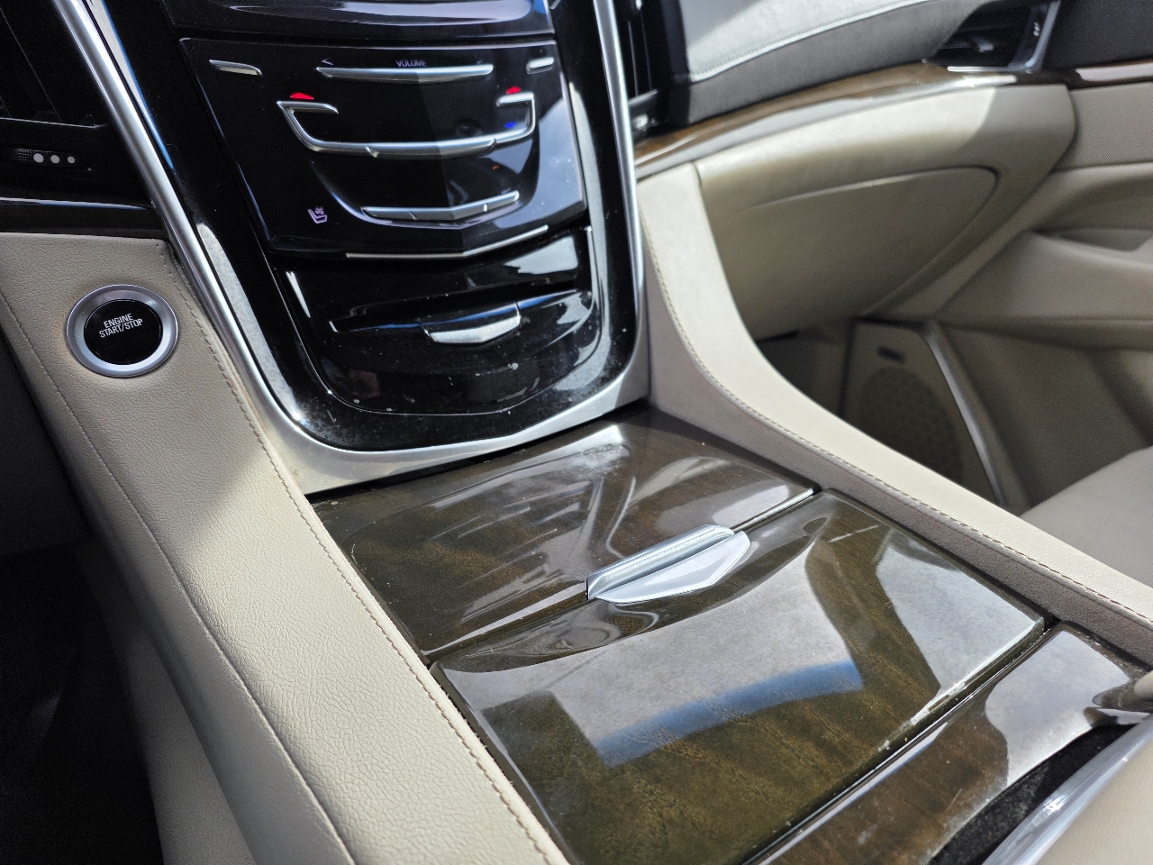 Cadillac Escalade 4WD 4dr Luxury 2020