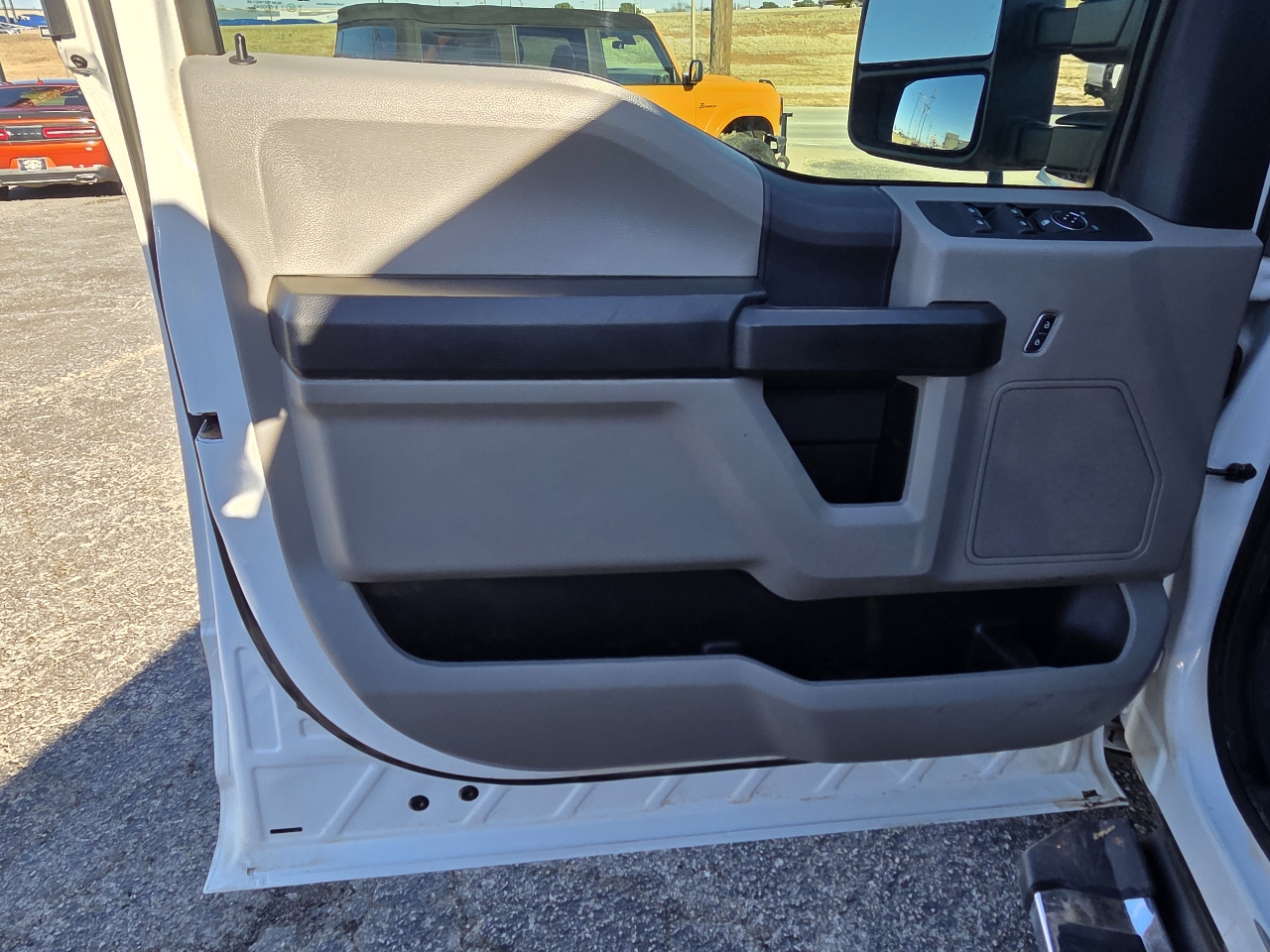 Ford Super Duty F-250 SRW XL 4WD Crew Cab 8' Box 2022