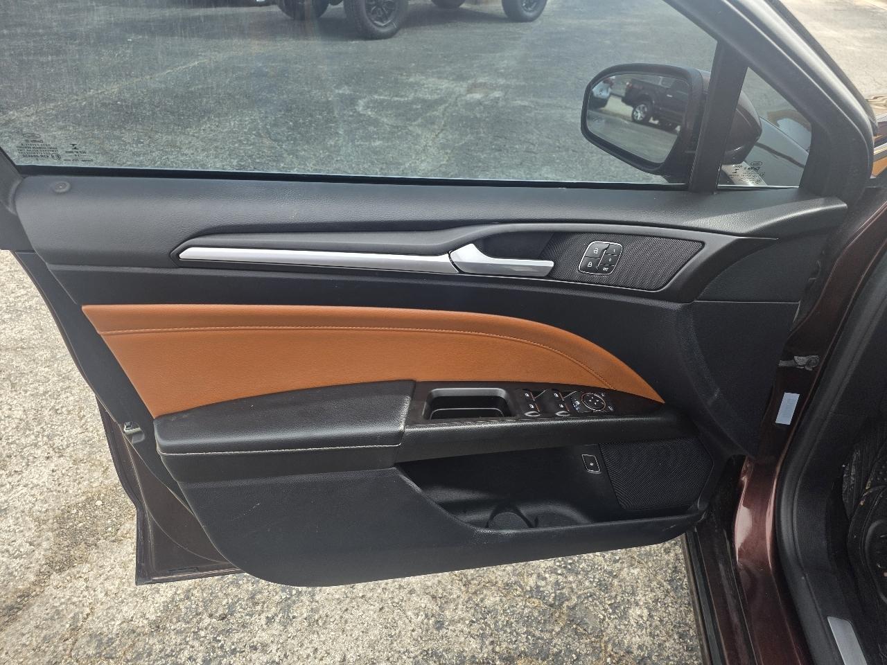 Ford Fusion Hybrid Titanium FWD 2019