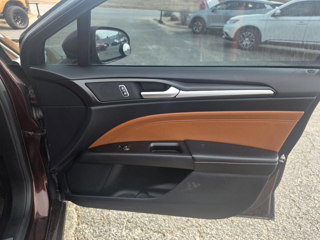 Ford Fusion Hybrid Titanium FWD 2019