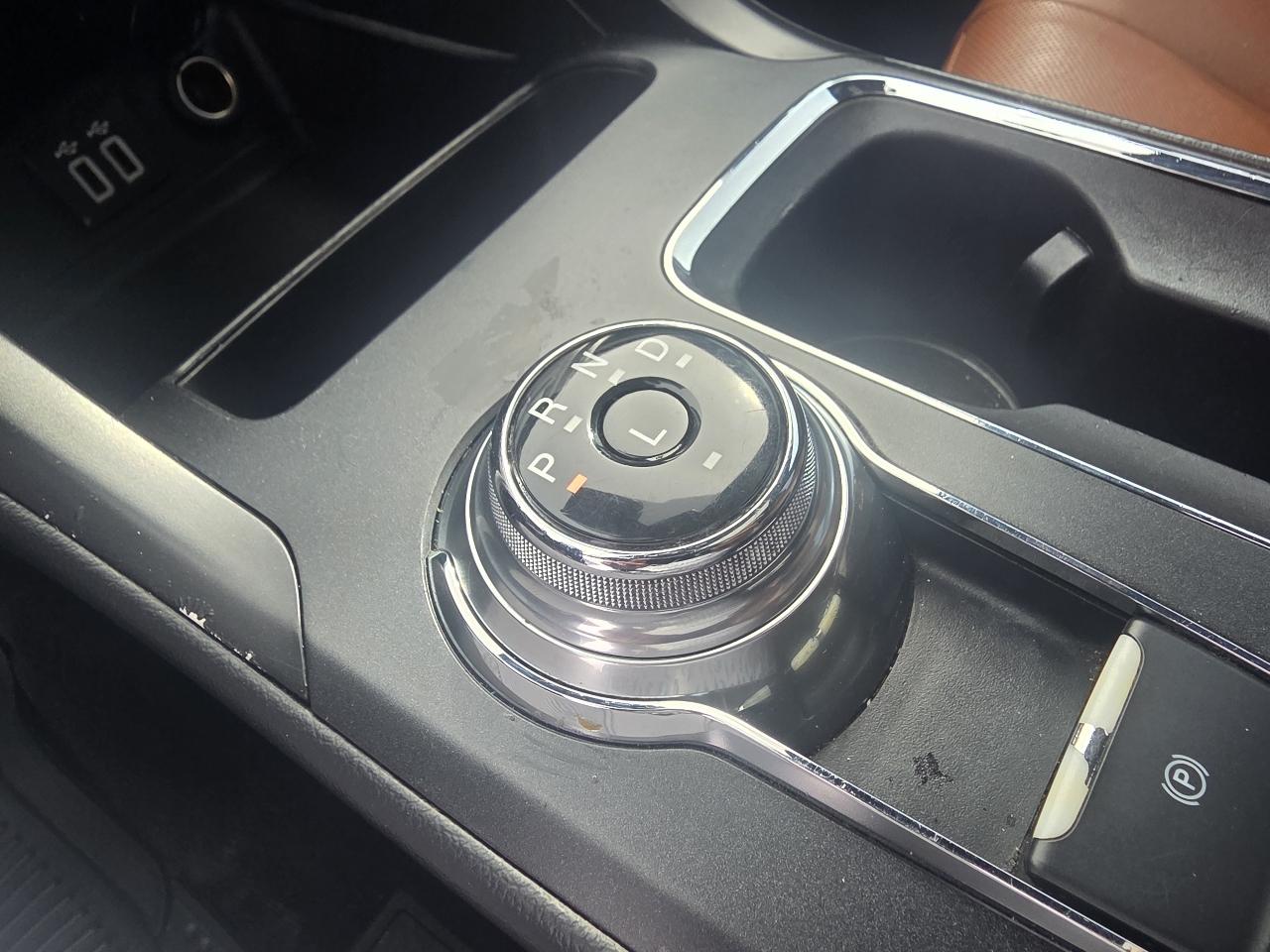 Ford Fusion Hybrid Titanium FWD 2019