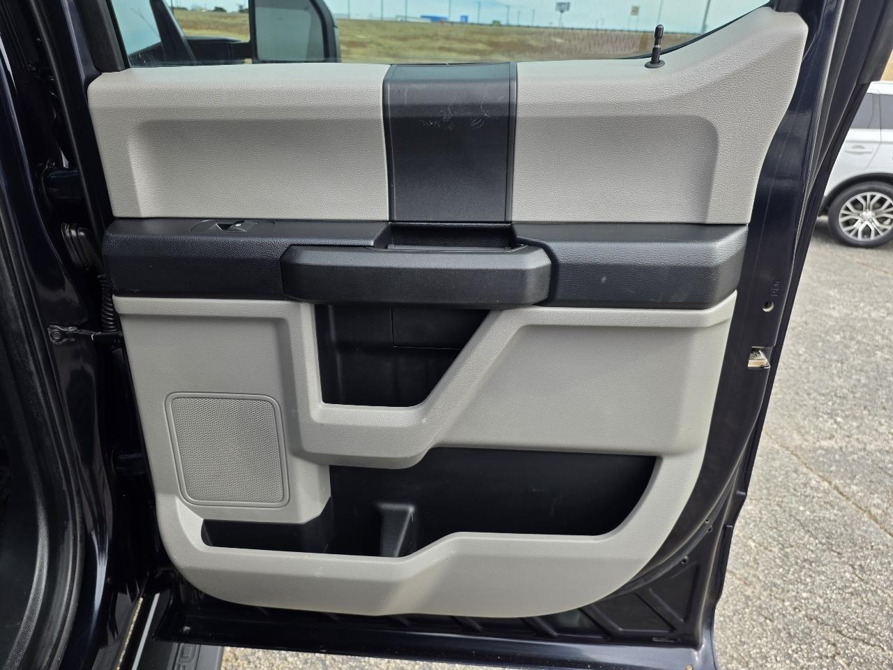 Ford Super Duty F-350 SRW XL 4WD Crew Cab 8' Box 2021