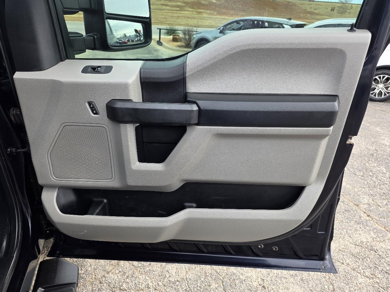 Ford Super Duty F-350 SRW XL 4WD Crew Cab 8' Box 2021