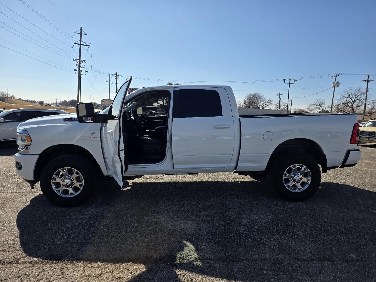 RAM 2500 Laramie 4x4 Crew Cab 6'4" Box 2024