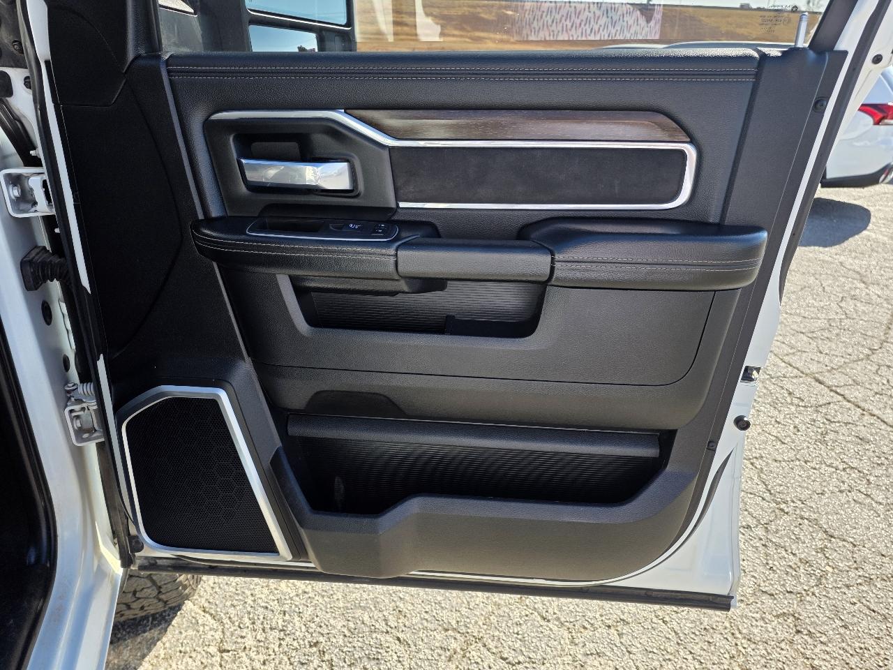 RAM 2500 Laramie 4x4 Crew Cab 6'4" Box 2024