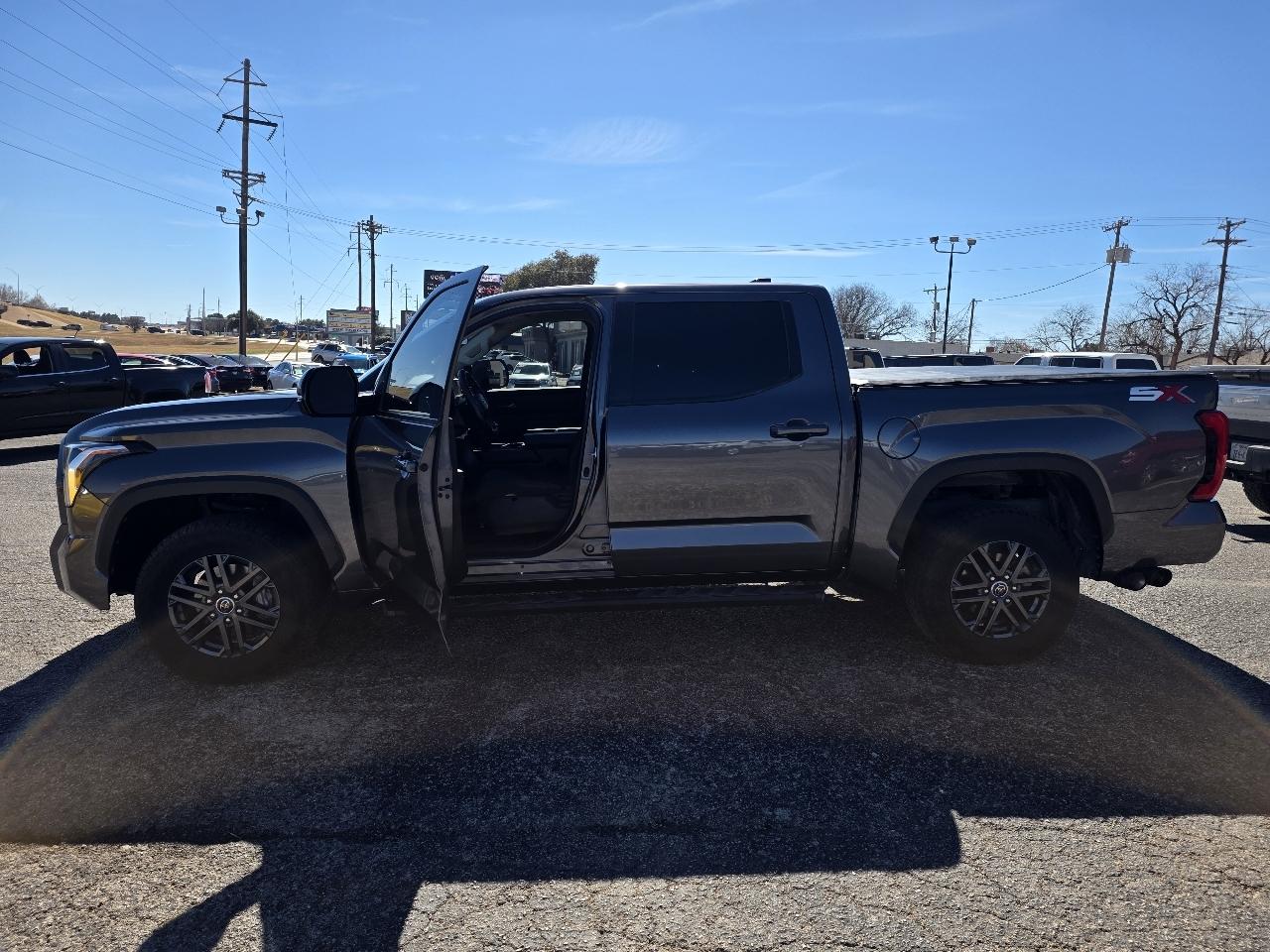 Toyota Tundra 4WD SR5 CrewMax 5.5' Bed (Natl) 2023