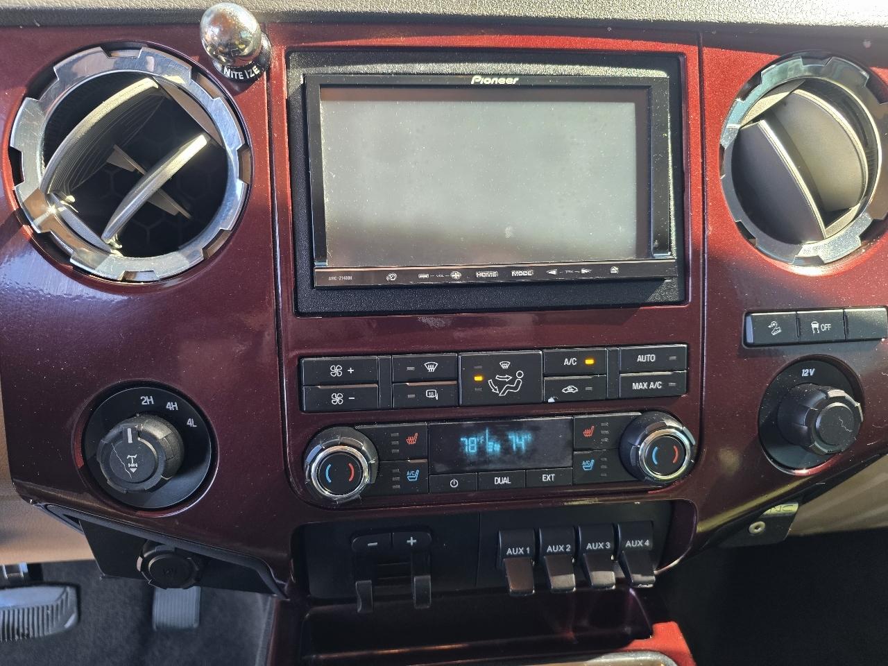 Ford Super Duty F-250 SRW 4WD Crew Cab 156" Lariat 2011