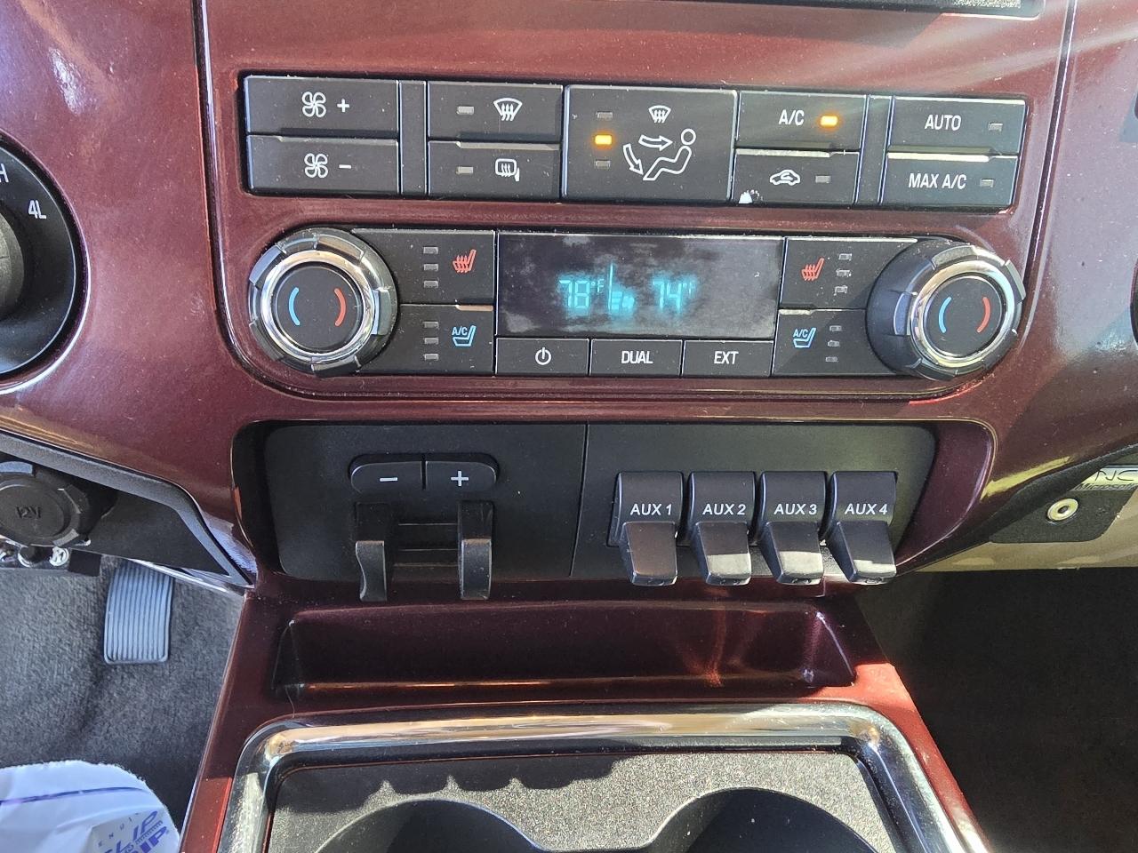 Ford Super Duty F-250 SRW 4WD Crew Cab 156" Lariat 2011