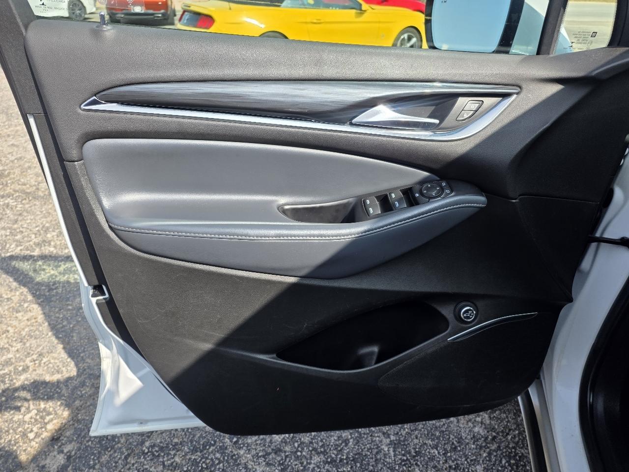 Buick Enclave FWD 4dr Essence 2022