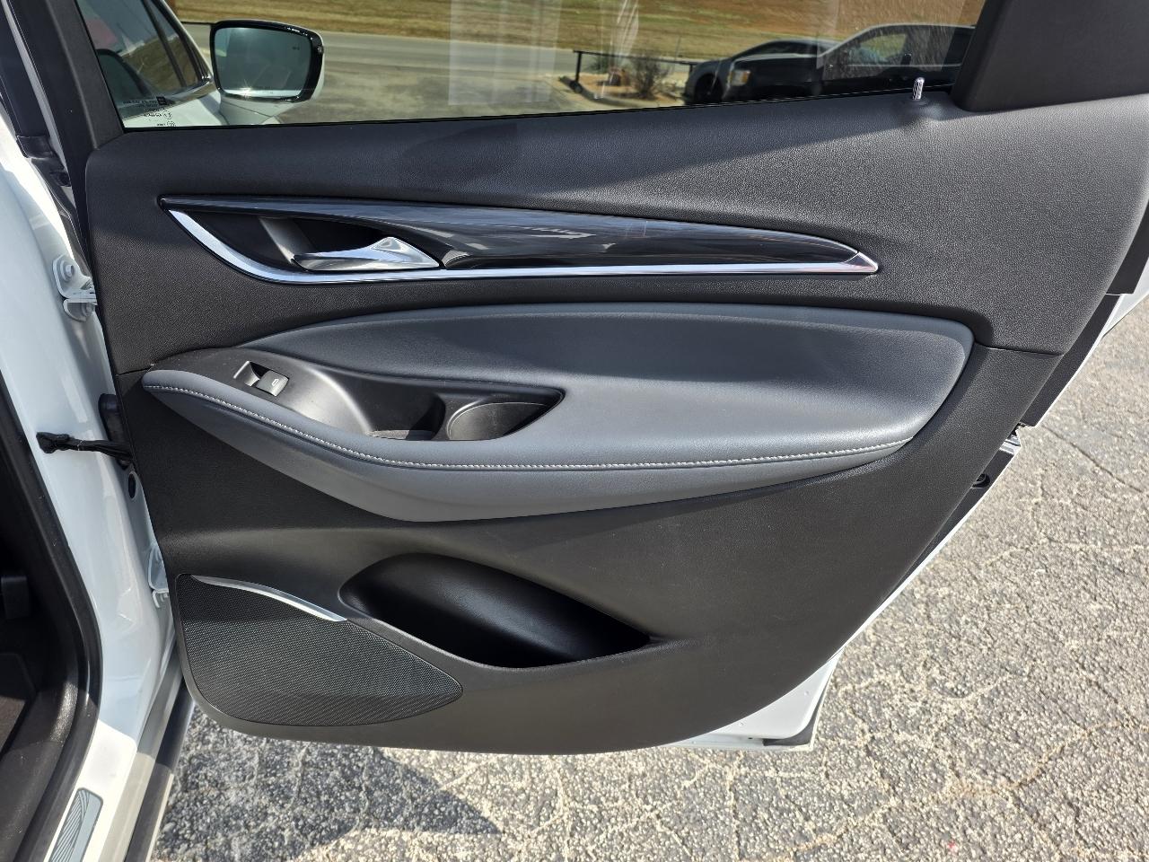 Buick Enclave FWD 4dr Essence 2022