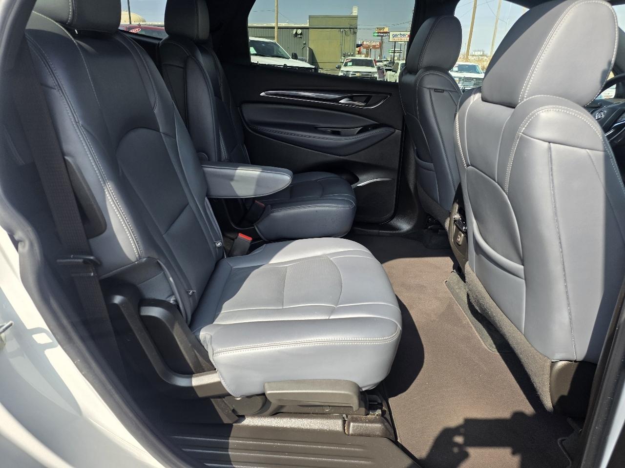 Buick Enclave FWD 4dr Essence 2022