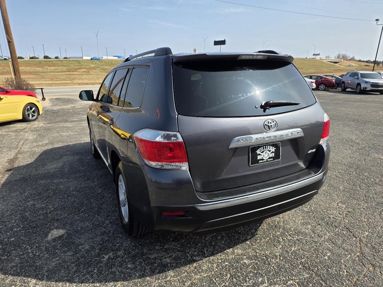 Toyota Highlander 4WD 4dr V6 (Natl) 2013