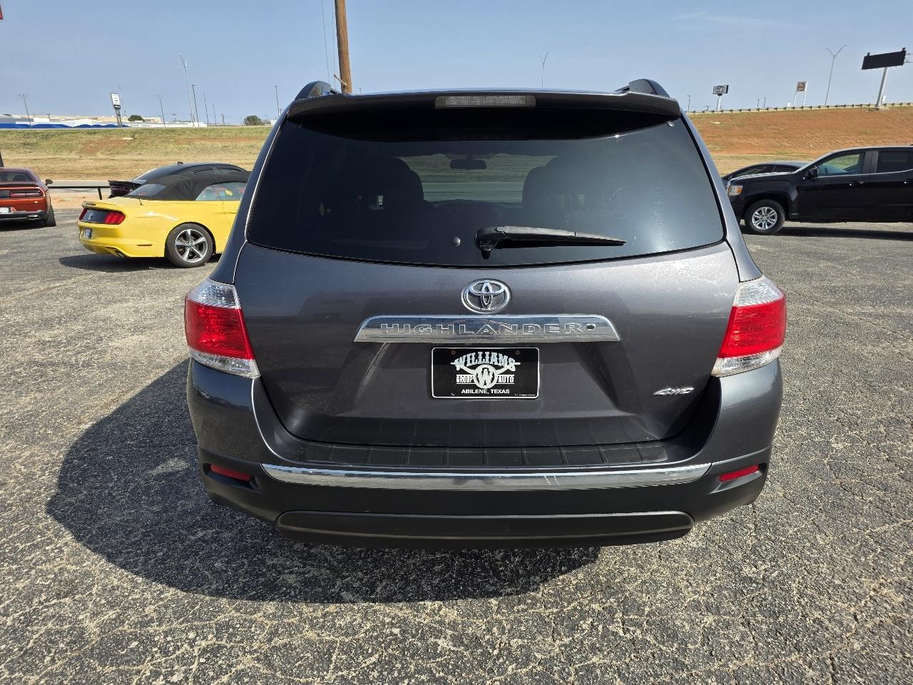 Toyota Highlander 4WD 4dr V6 (Natl) 2013