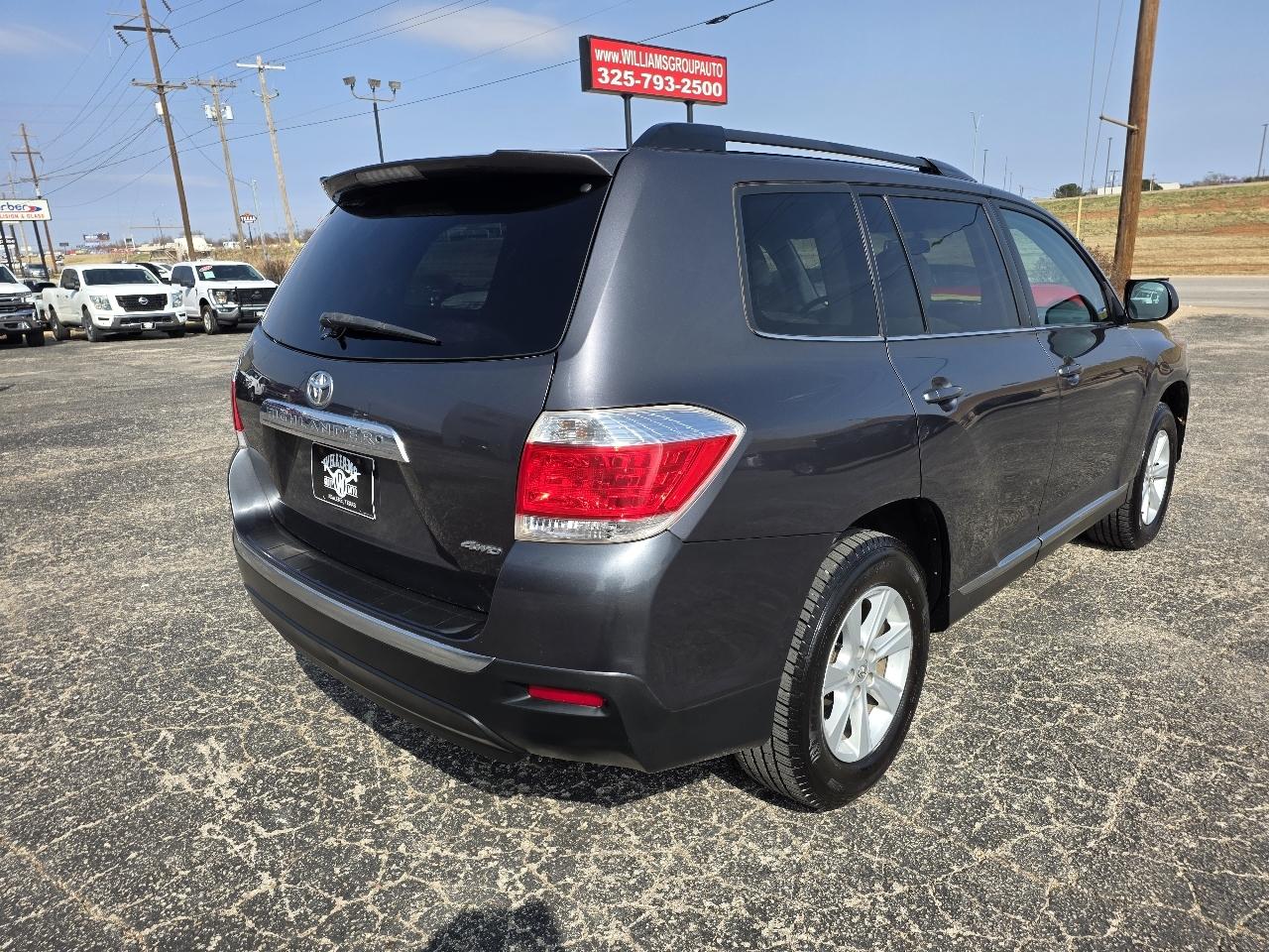 Toyota Highlander 4WD 4dr V6 (Natl) 2013