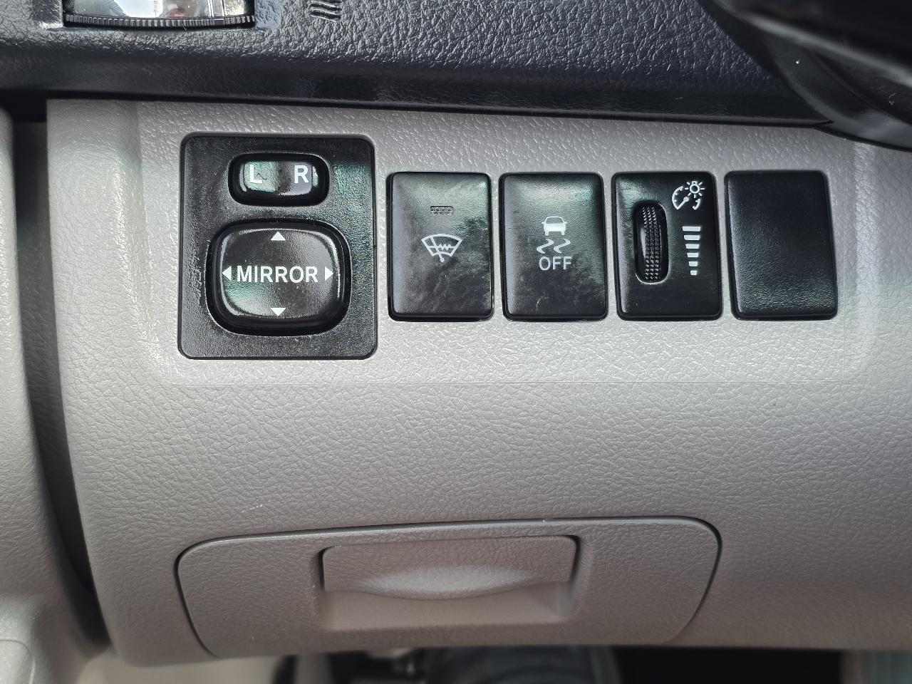 Toyota Highlander 4WD 4dr V6 (Natl) 2013