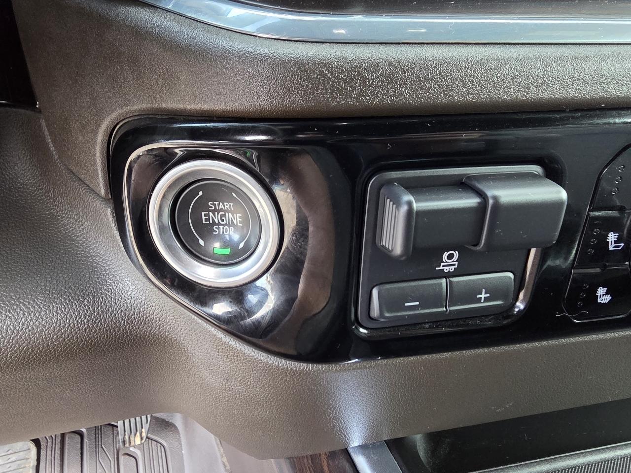 GMC Sierra 2500HD 4WD Crew Cab 159" SLT 2024