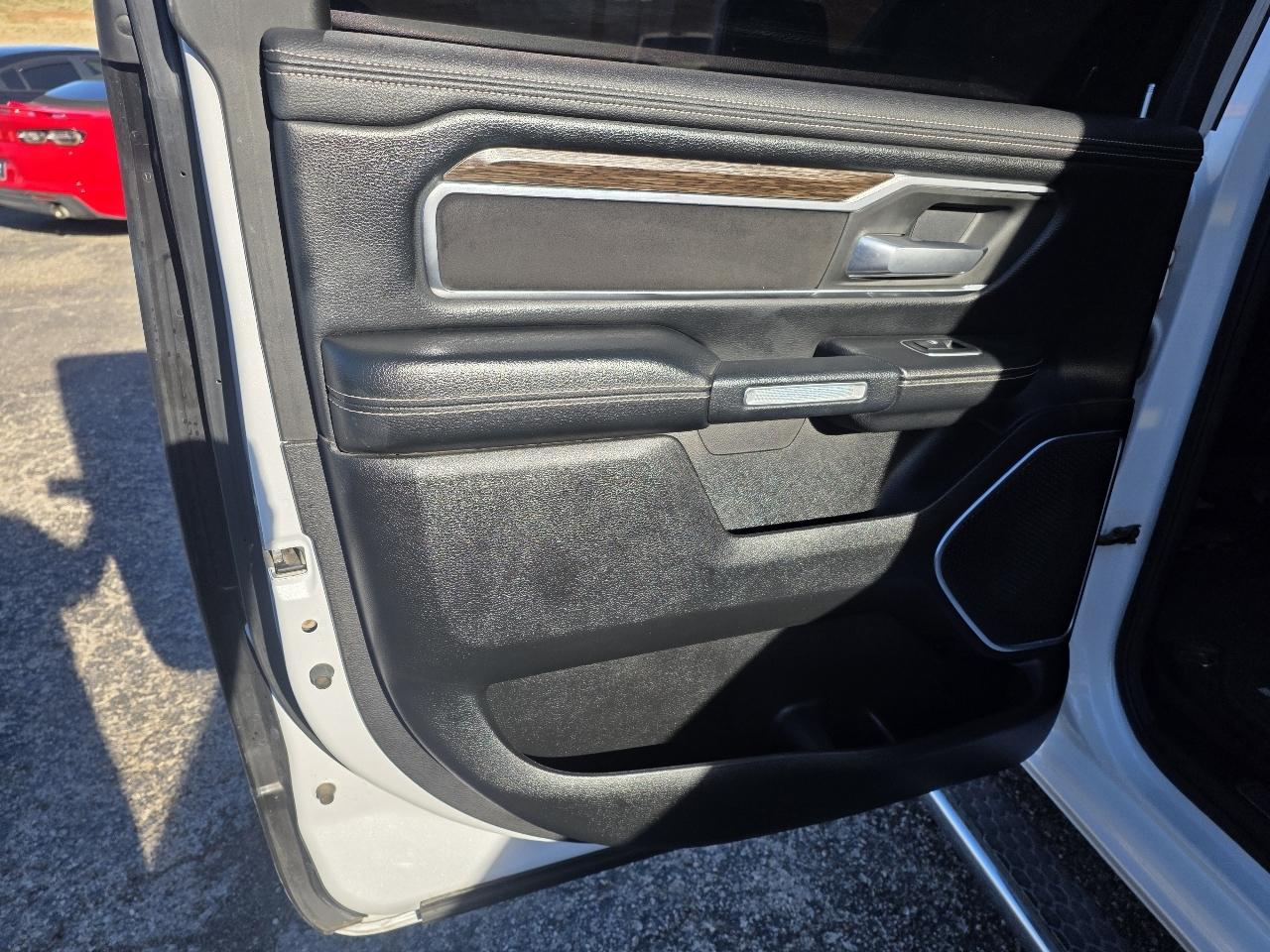 RAM 1500 Laramie 4x2 Crew Cab 5'7" Box 2019