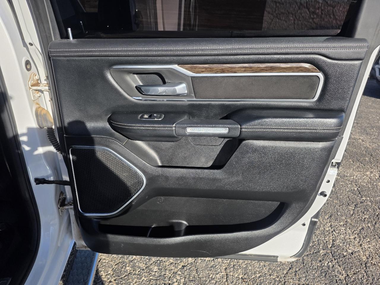 RAM 1500 Laramie 4x2 Crew Cab 5'7" Box 2019