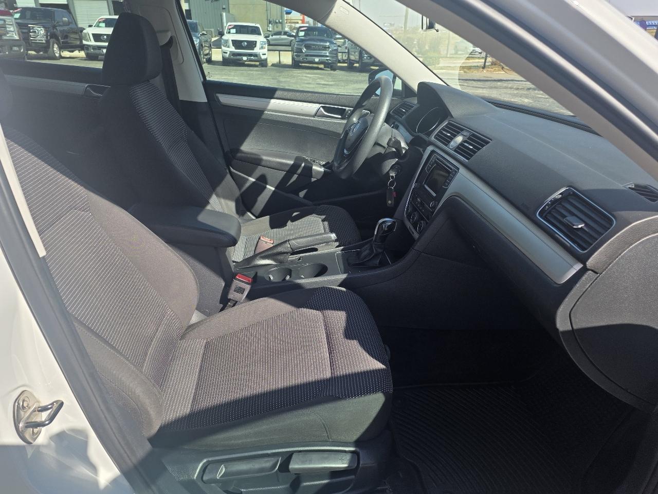 Volkswagen Passat 1.8T S Auto 2017