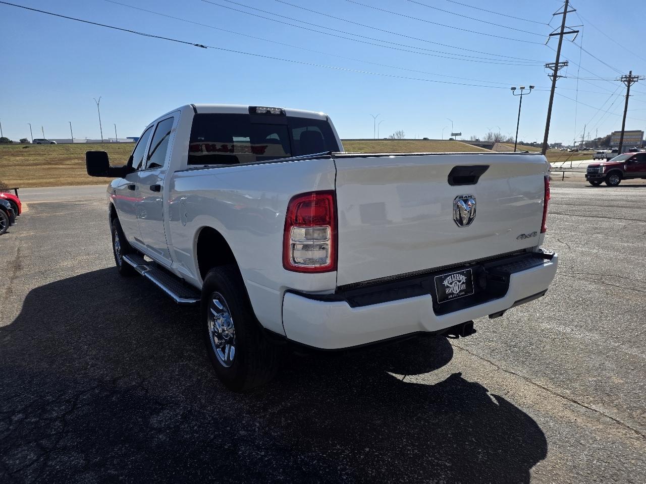 RAM 2500 Tradesman 4x4 Crew Cab 6'4" Box 2023