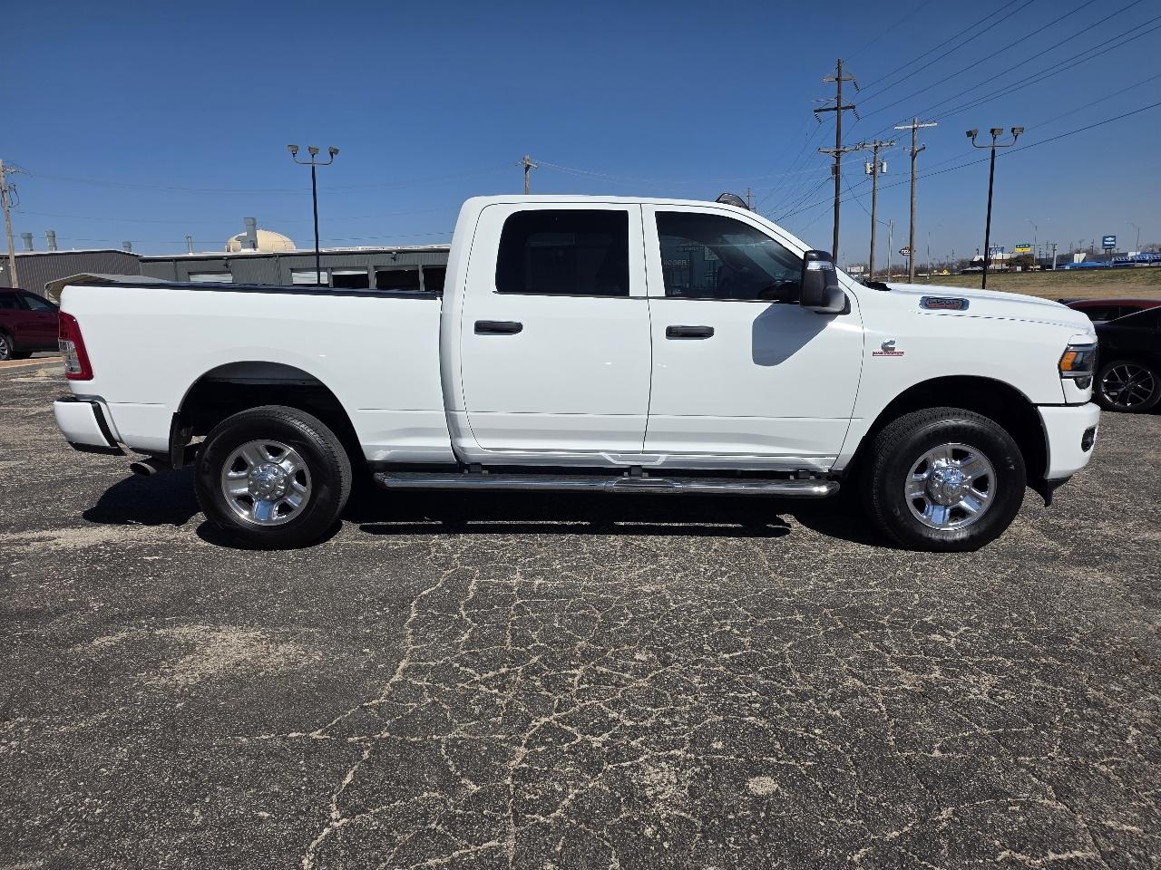RAM 2500 Tradesman 4x4 Crew Cab 6'4" Box 2023