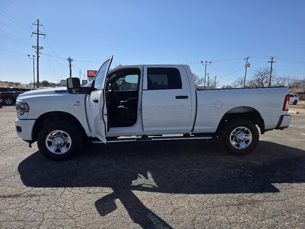 RAM 2500 Tradesman 4x4 Crew Cab 6'4" Box 2023