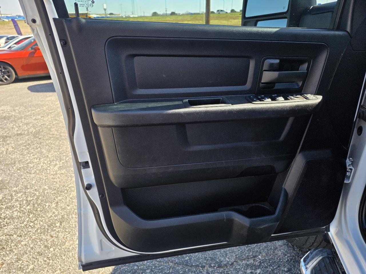 RAM 2500 Tradesman 4x4 Crew Cab 6'4" Box 2023