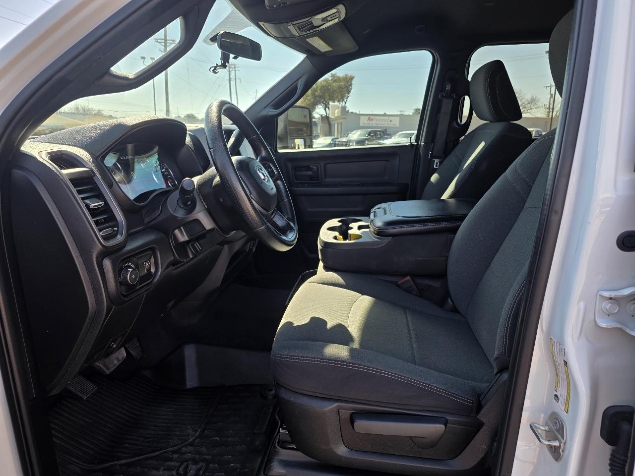 RAM 2500 Tradesman 4x4 Crew Cab 6'4" Box 2023