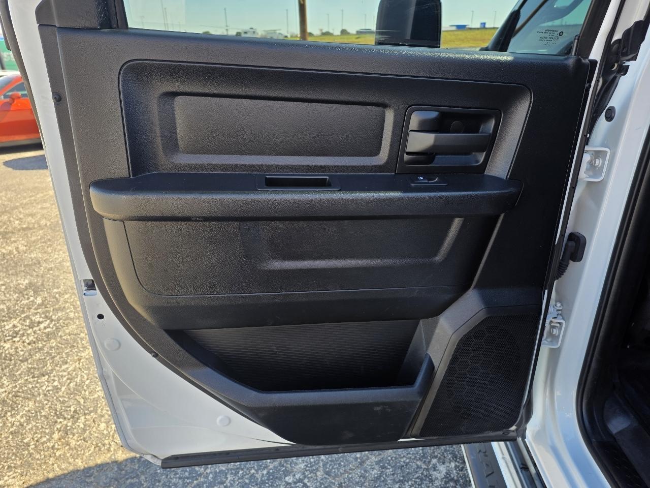 RAM 2500 Tradesman 4x4 Crew Cab 6'4" Box 2023