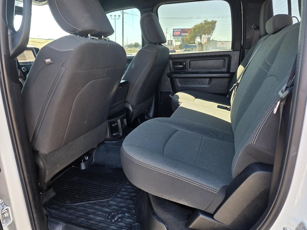 RAM 2500 Tradesman 4x4 Crew Cab 6'4" Box 2023