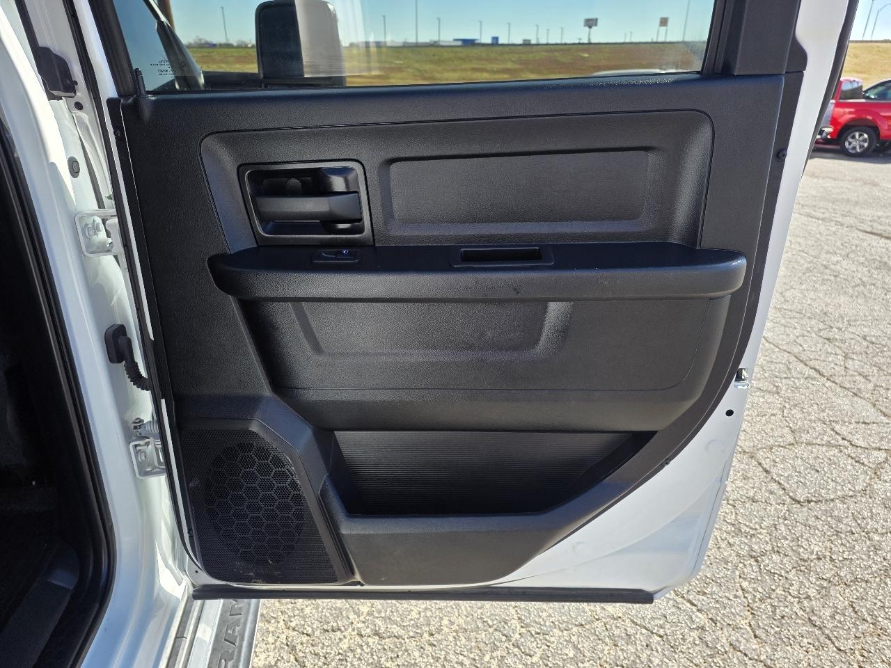 RAM 2500 Tradesman 4x4 Crew Cab 6'4" Box 2023