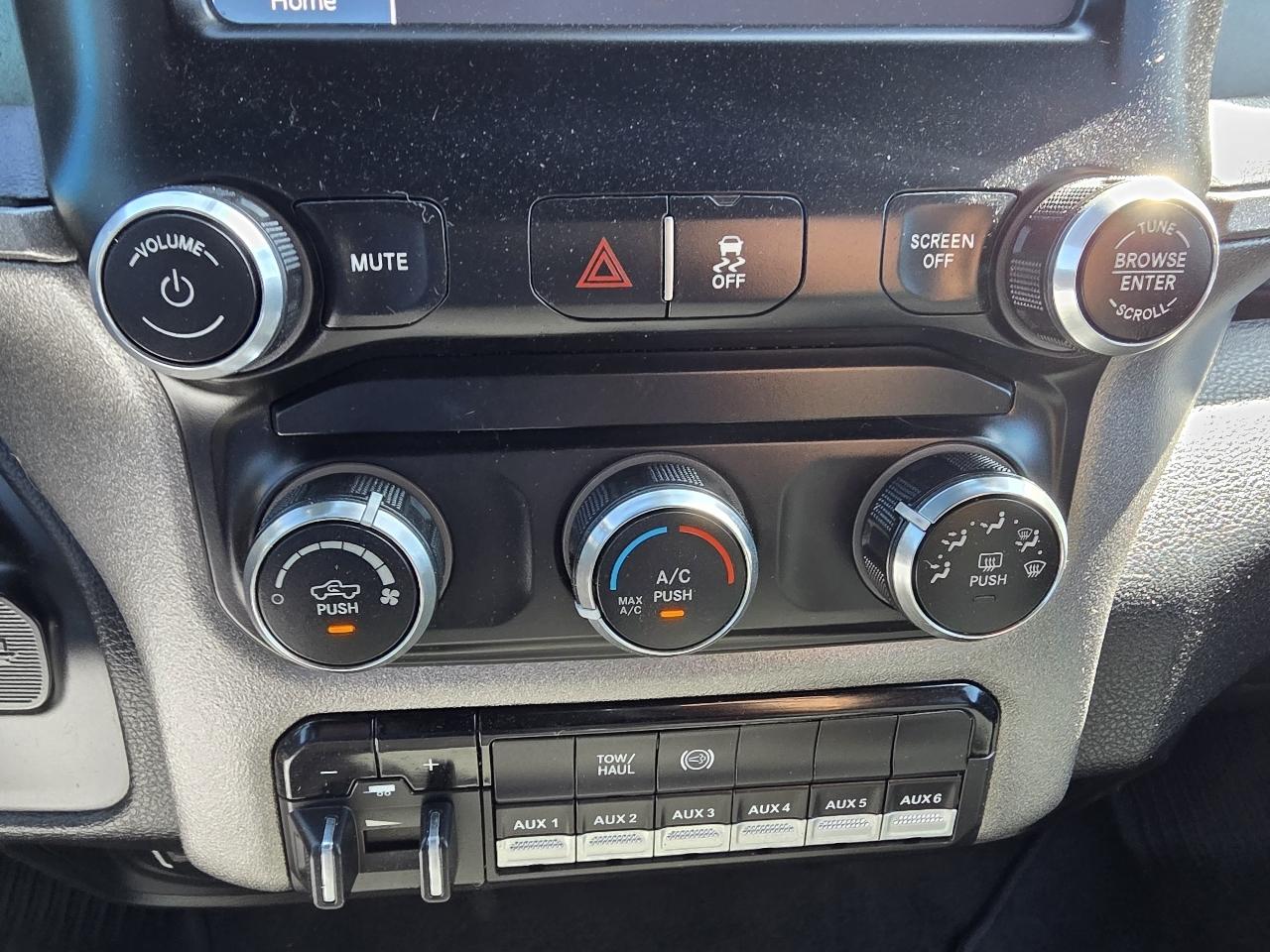 RAM 2500 Tradesman 4x4 Crew Cab 6'4" Box 2023