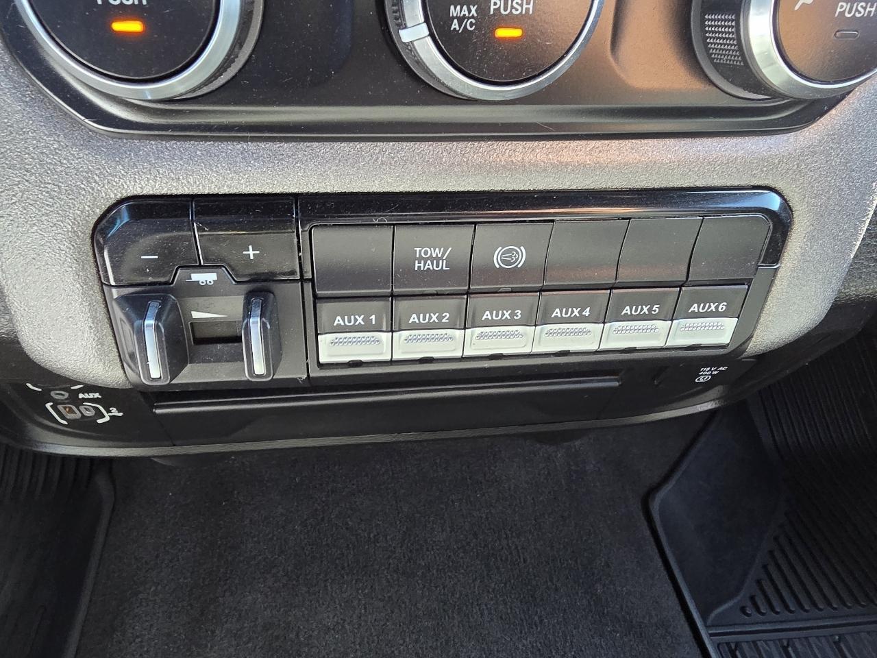 RAM 2500 Tradesman 4x4 Crew Cab 6'4" Box 2023