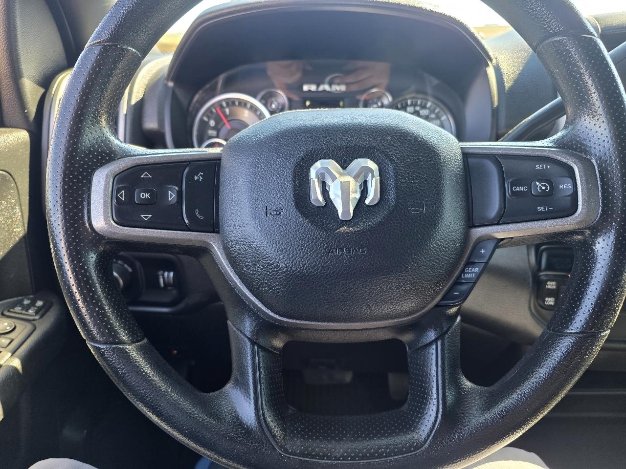 RAM 2500 Tradesman 4x4 Crew Cab 6'4" Box 2023