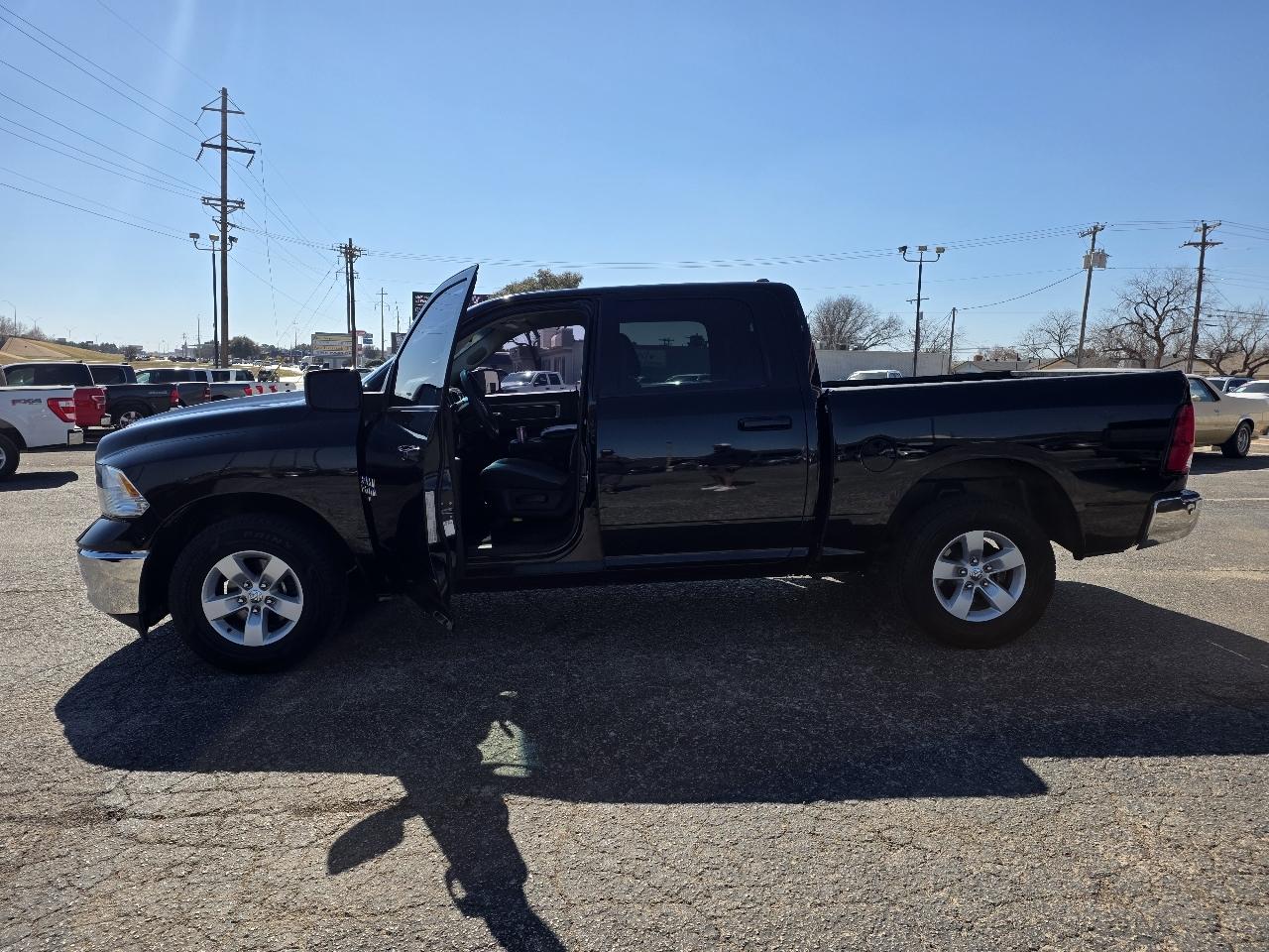 RAM 1500 Classic SLT 4x2 Crew Cab 5'7" Box 2021
