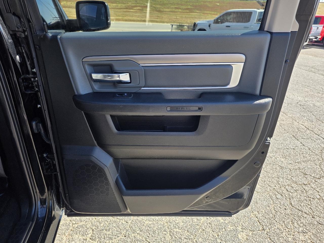 RAM 1500 Classic SLT 4x2 Crew Cab 5'7" Box 2021