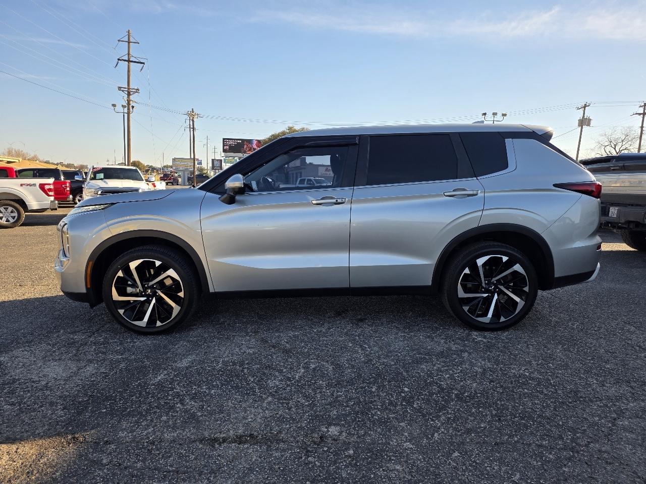 Mitsubishi Outlander SE FWD 2023