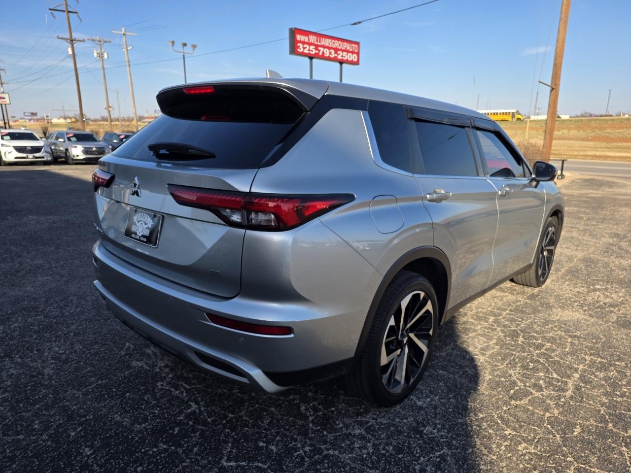 Mitsubishi Outlander SE FWD 2023