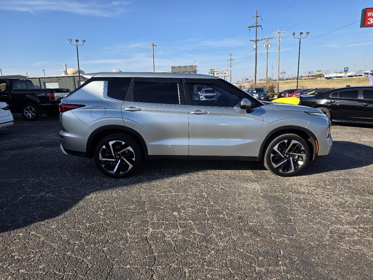 Mitsubishi Outlander SE FWD 2023