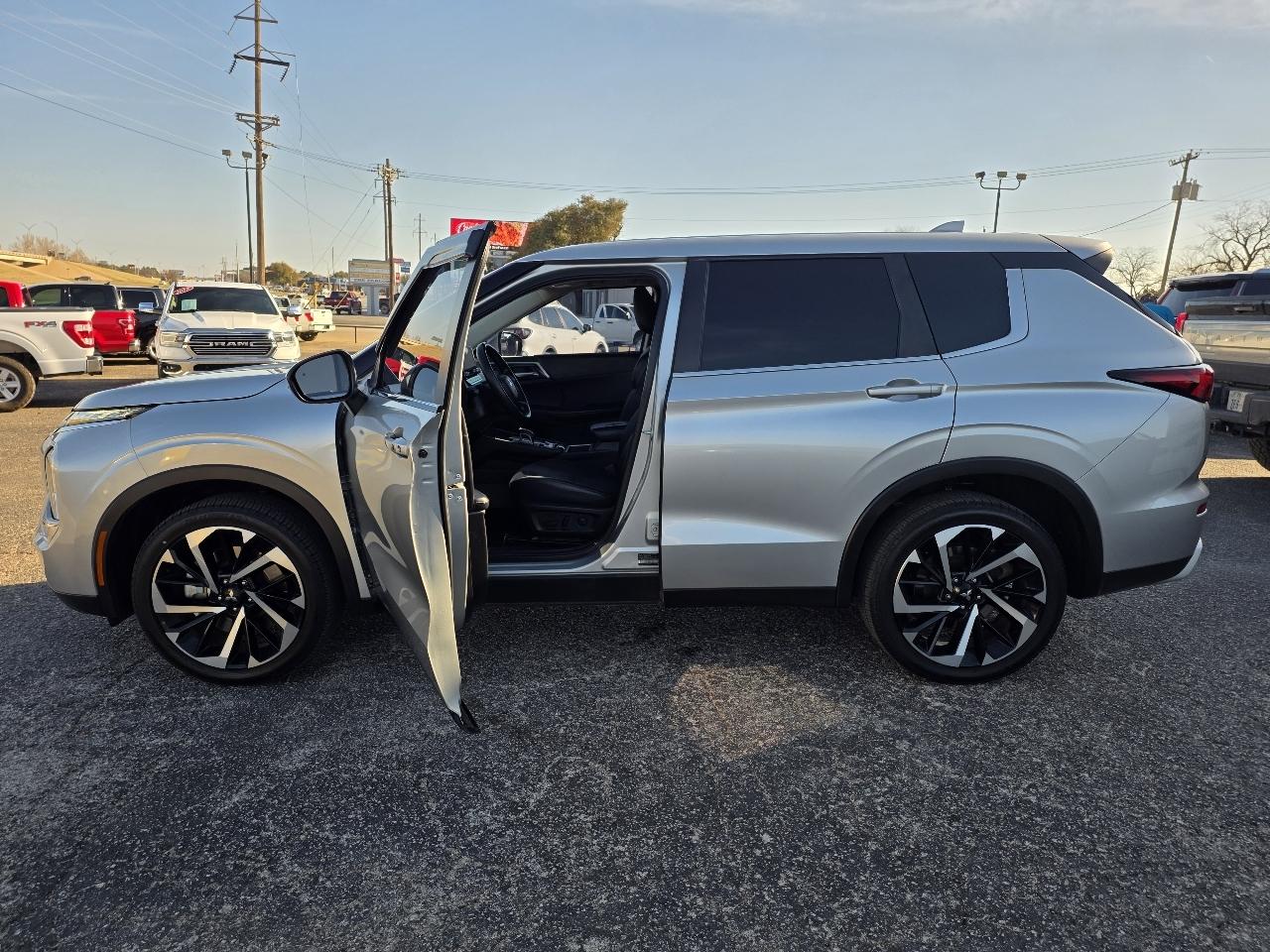 Mitsubishi Outlander SE FWD 2023