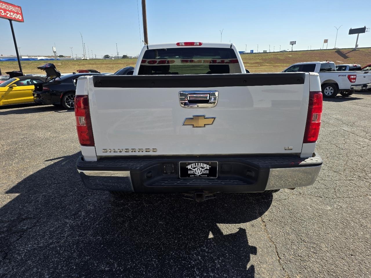 Chevrolet Silverado 1500 2WD Reg Cab 119.0" Work Truck 2011