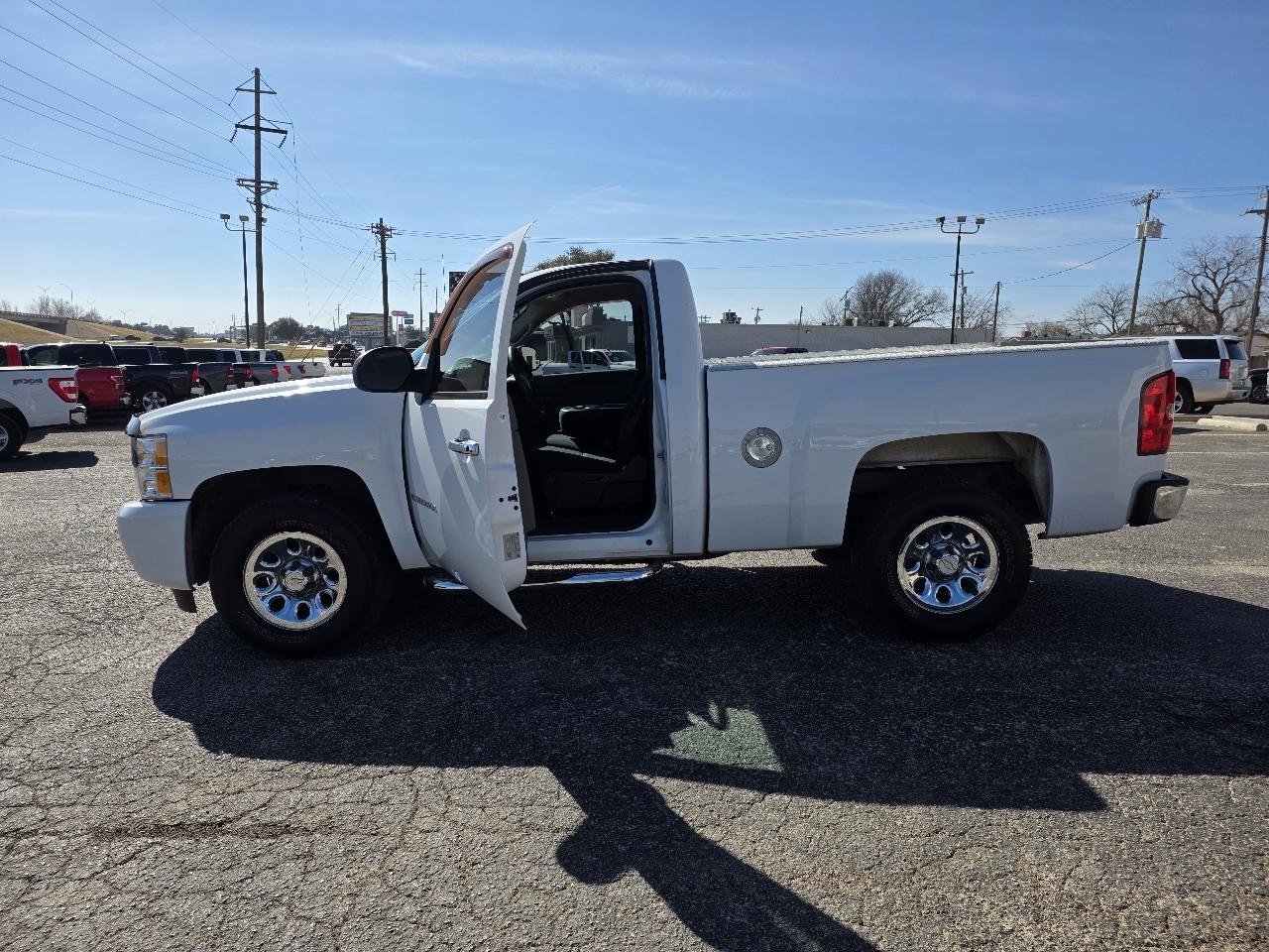 Chevrolet Silverado 1500 2WD Reg Cab 119.0" Work Truck 2011