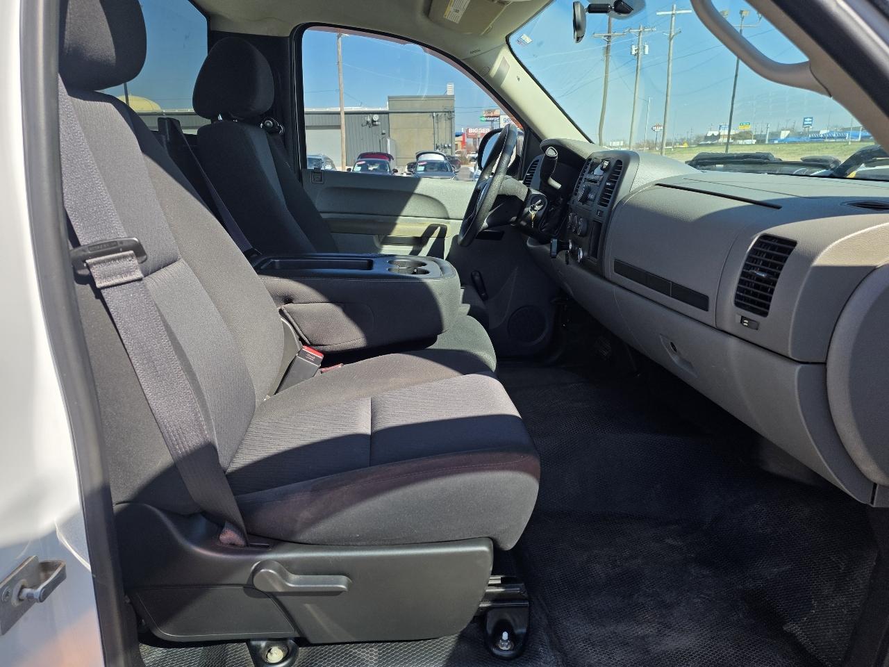 Chevrolet Silverado 1500 2WD Reg Cab 119.0" Work Truck 2011