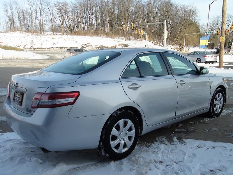 Toyota Camry SE 6-Spd AT 2010