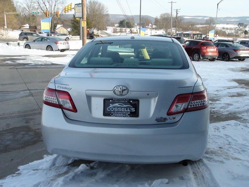 Toyota Camry SE 6-Spd AT 2010