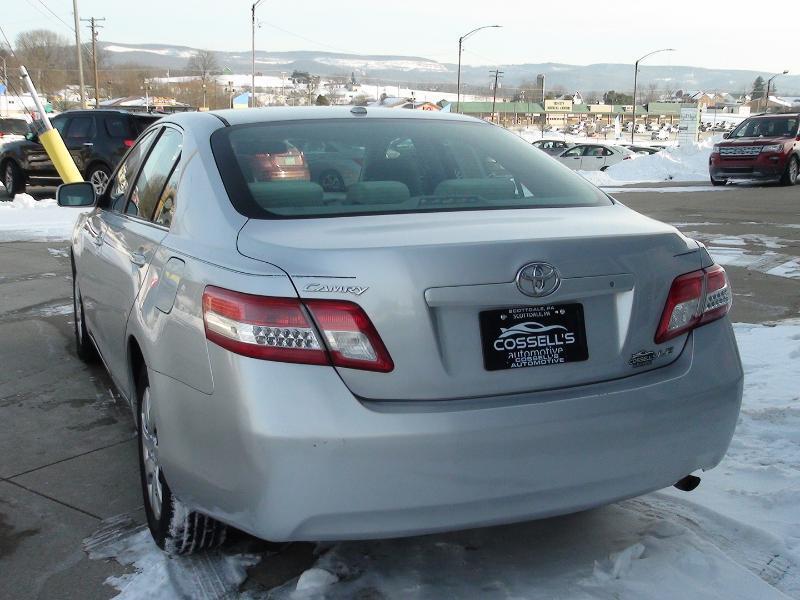 Toyota Camry SE 6-Spd AT 2010