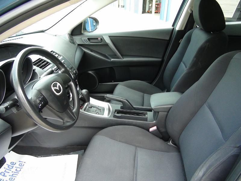 Mazda MAZDA3 i Sport 4-Door 2011