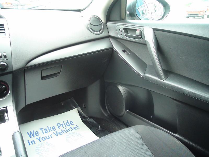 Mazda MAZDA3 i Sport 4-Door 2011