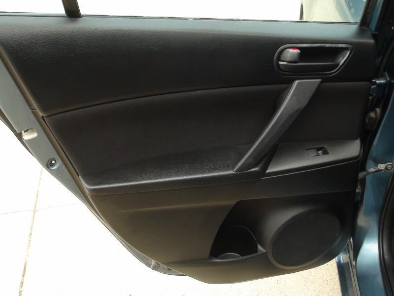 Mazda MAZDA3 i Sport 4-Door 2011