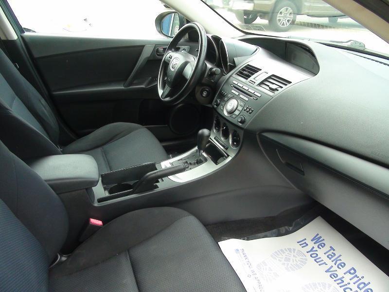 Mazda MAZDA3 i Sport 4-Door 2011
